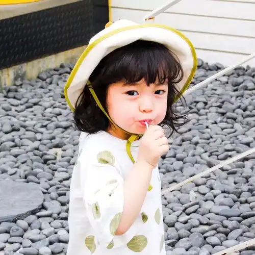 朋友圈背景丨不要太在意某些人说的话因为他们有嘴但不一定有脑