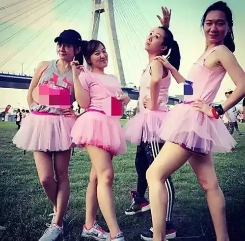 他用最娘的方式做最爷的事,看到他照片的人笑了,了解他故事的人哭了