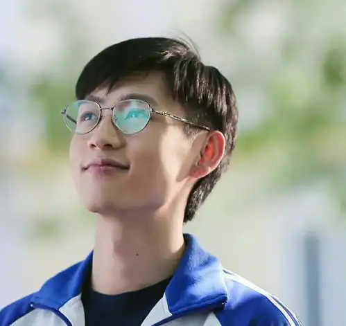 惯用初恋立纯情人设的男星们,似乎就只剩他一个还没塌