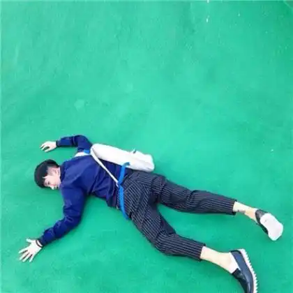 很难过孤独伤感男生头像,一切都好可我一点也不快乐