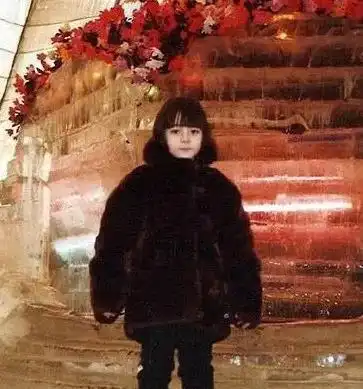 明星童年照鹿晗从小帅到大,章子怡有气质,迪丽热巴宛如洋娃娃