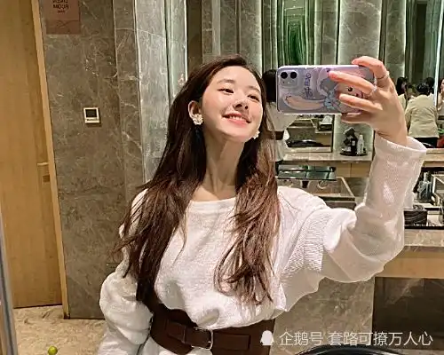 赵露思晒男友视角美照,看清她的照片,确定不是以前的qq头像吗