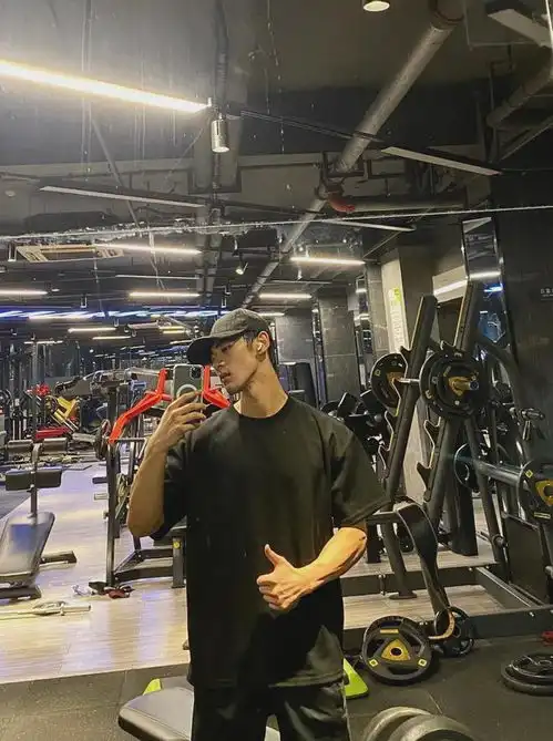 厕所秀肌肉玩这么大简直是许光汉和刘昊然的结合体