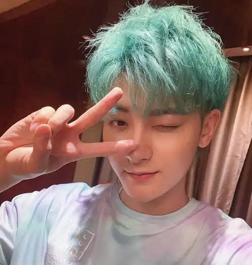 黄子韬的薄荷发色要火了,看着虽然扎眼,却成全场最干净的男孩