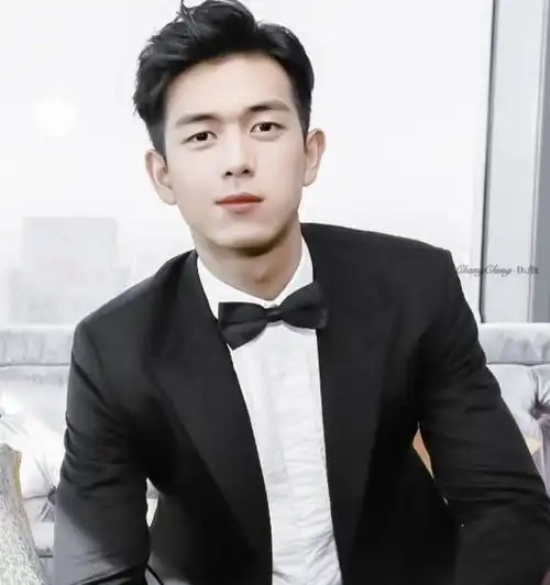 李现登高校迎新横幅,但你是否知道,现男友的数学曾考过28分