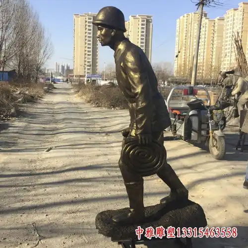 仿铜消防人物雕塑三门峡消防人物铸铜雕塑图片