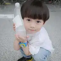 这个小男孩叫什么名字,求答案啊