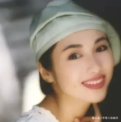 20岁时被离婚男抛弃,38岁嫁53岁的香港跛豪,49岁成人生赢家