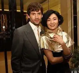 张曼玉老公张曼玉离婚内幕曝光老公竟是同性恋和虐待狂