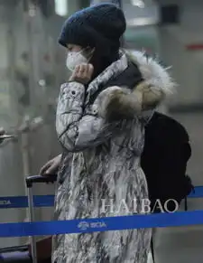 高圆圆穿搭随性又养眼,张柏芝清爽出街秒减龄...最新华语明星街拍