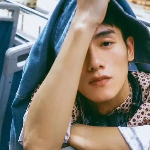 真人男生头像不要轻易说爱,许下的承诺就是欠下的债