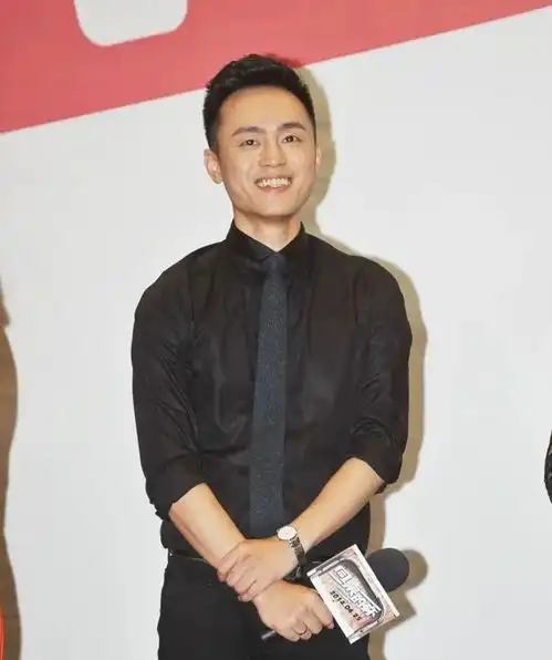 据说,中年女人们,最近都在粉这个中年男人