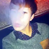 像下面这种女生的霸气头像必须配上下面男生