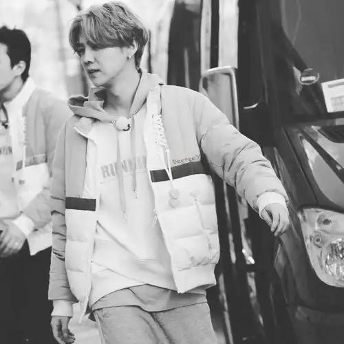 持续考古欧洲跑男录制美图亚麻色小卷毛鹿路透堪比大片