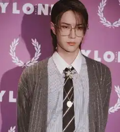 任性王一博,别人打领带都到肚子,他却偏要与众不同