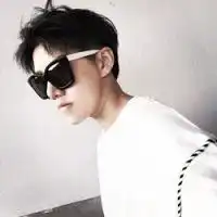 戴墨镜的帅气男生头像思念一个人的滋味