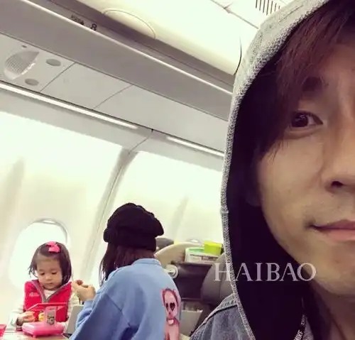 萌娃张子萱公开晒女儿,陈冠希秦舒培竟恩爱成这样