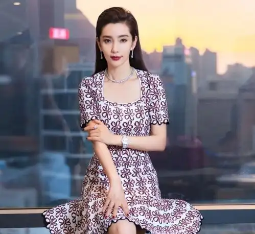 47岁李冰冰宣布分手,曾和大16岁富豪谈了13年,以及众多绯闻男友