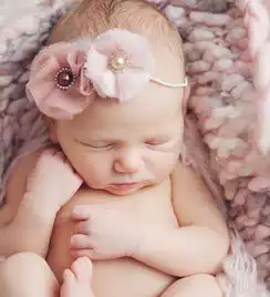 英摄影师拍宝宝复活节主题酣睡萌照