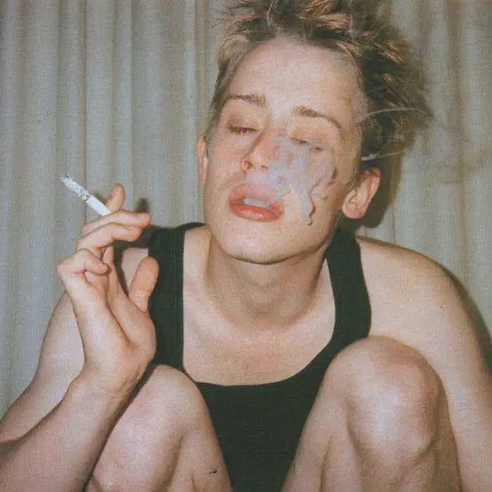 超级巨星罕见旧照曝光,猫王年轻帅照勾起回忆