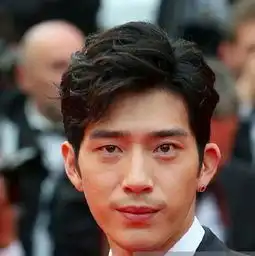 外媒镜头堪称照妖镜,不修图的明星居然堪比路人