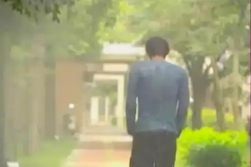 婆婆给的见面礼不要,只要一元,这女孩儿是不是傻呢