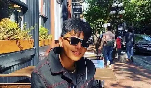 陈坤的儿子已成年,容貌开始显现母亲的基因,像谁可以认得出吗