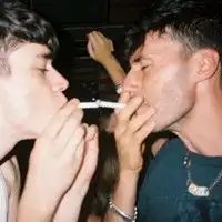 帅气的欧美抽烟男孩的头像男人魅力的体现