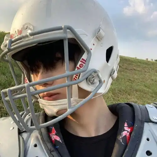 头像你正直青春应当生而无畏