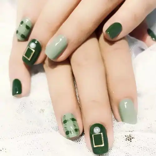 这个冬天做一款复古格纹美甲吧,太有气质了