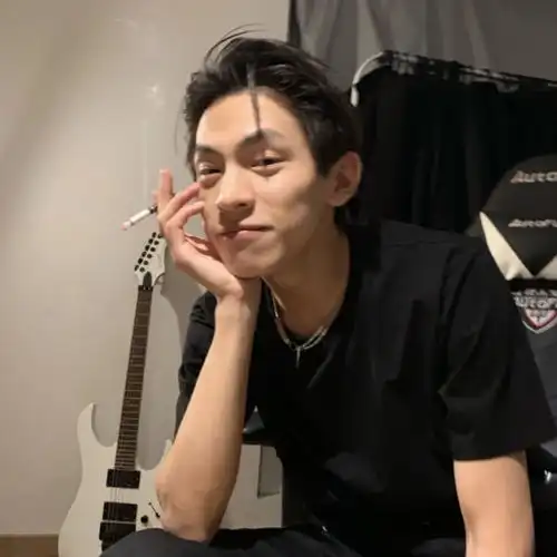 网易云音乐热评我喜欢你,做我女朋友可以吗,电话的那头没有反应