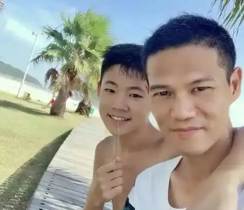 读书好还是干活好,少年工地搬砖4天,最终答复引人深思