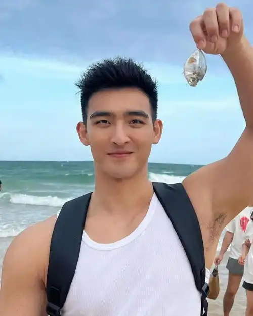 男生春天适合剪短发,这3款发型阳光帅气,简单好打理