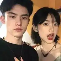 男学生头像冷酷帅气的男学生头像