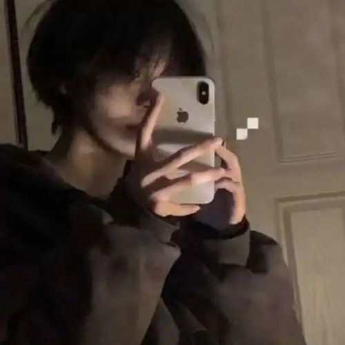 男生头像见过花开的人便懂得风的温柔