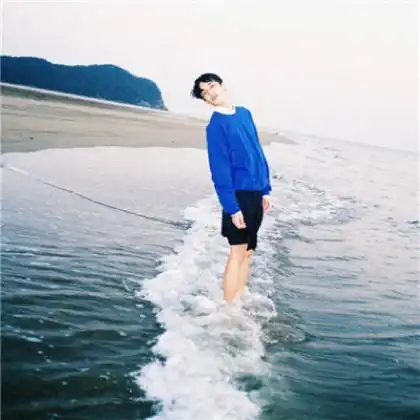 很难过孤独伤感男生头像,一切都好可我一点也不快乐