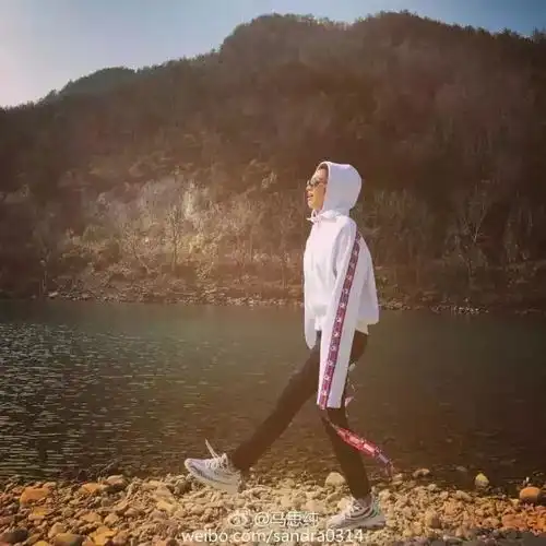 马思纯男友删光微博疑似感情有变,拍戏努力情商高,衣品还不差的她招人讨厌吗