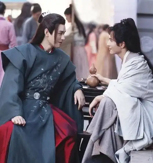 龚俊要捆绑肖战为自己铺路,他营销太猛不怕被反噬吗