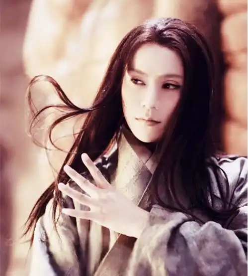 影视剧这么多男星留长发,只有他最好看,因此被称为厂花