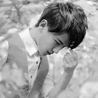 黑白男生头像肆无忌惮,有多伤