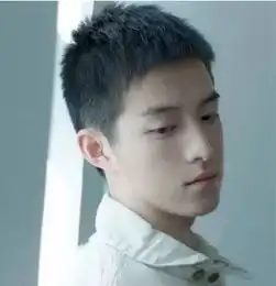 钢铁直男发型不可乱