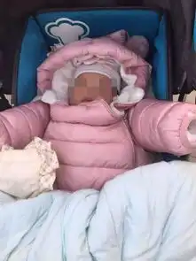 狠心常州一超市现弃婴,目击者称女子留下女婴,牵着小男孩走了