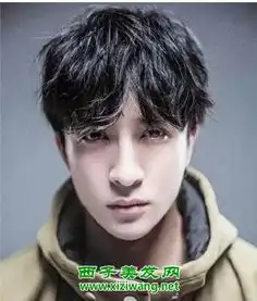 中分心形刘海怎么弄男生心形中分发型教程