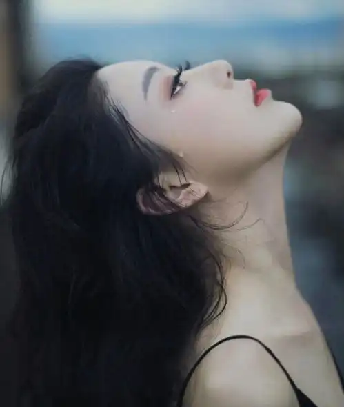 真人女生头像总有一些人,原本只是生命的过客,后来却成了记忆的常客