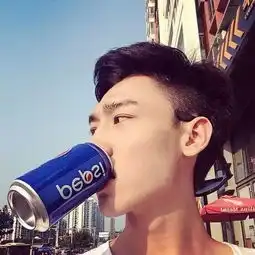 可以给我一张如下图所示一张女生头像希望它两看起来像情侣头像就好