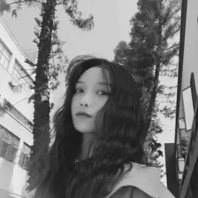 黑白女生头像伤感高清,连伤心的样子都这样的美丽