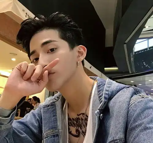 不自信的男生,该怎么追女生月牙情感神教给你