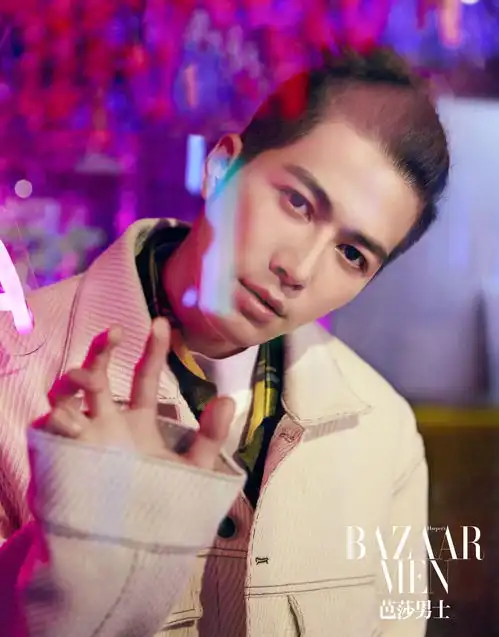 陈学冬登芭莎男士八月刊封面化身顽皮酷劲少年