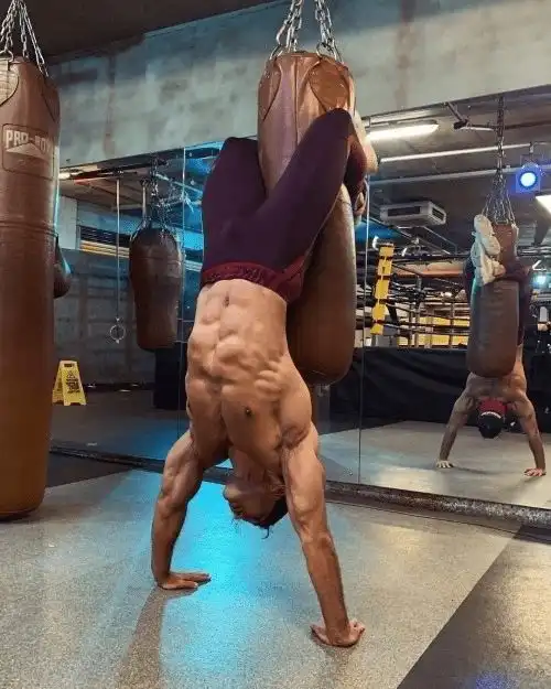 当肌肉突破了生长的限制,这样的肌肉男真霸气