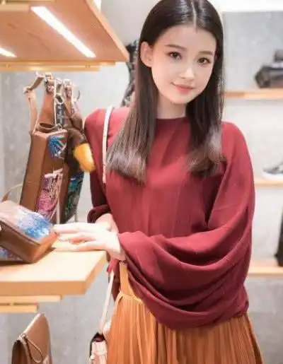 男神收割机朴信惠撞衫孙怡,在颜值上就输了,网友不忍直视啊